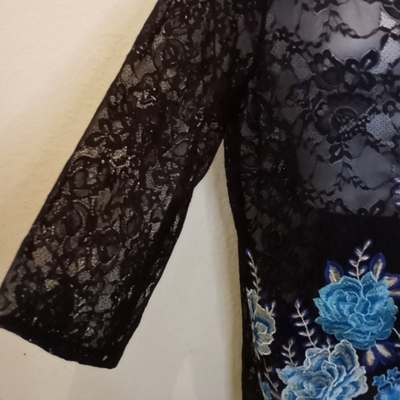 Karen Kane Lace Floral Embroidered  Top - Picture 6 of 14